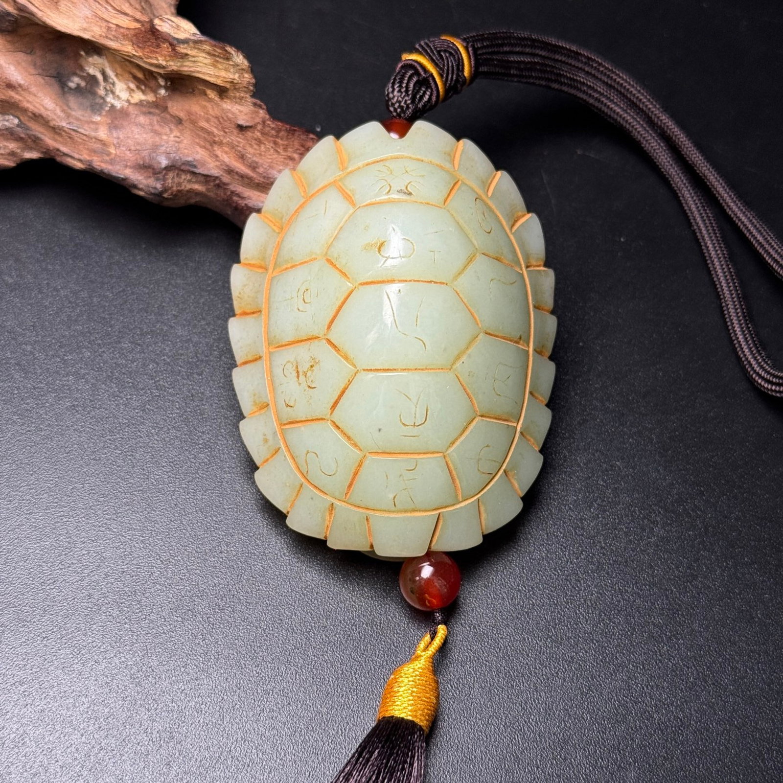 An Exquisite White Jade Turtle-Shaped Pendant: An Exquisite White Jade Turtle-Shaped Pendant,Qing Dynasty,China,Size:74mmx58mmx31mm,Weight:182g 白玉龟形挂件,中国清代