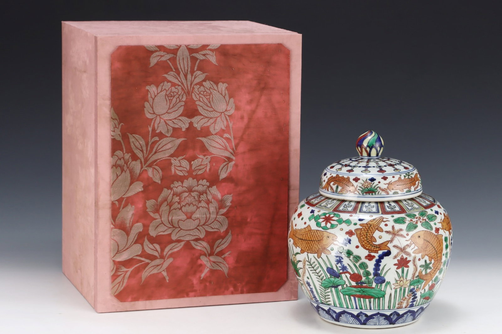 An Exquisite Blue and White Wucai Hornwort Pattern Jar with Cover (1 of 8)