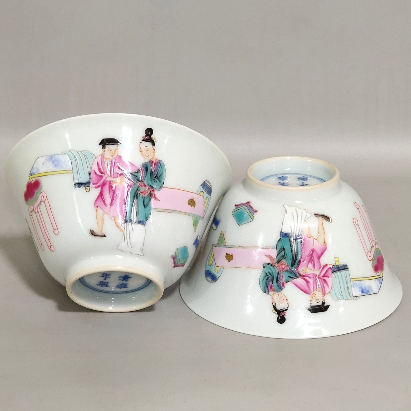 A Pair of Exquisite Famille-Rose Character and Story Pattern Cups: A Pair of Exquisite Famille-Rose Character and Story Pattern Cups,Qing Dynasty,China,Yongzheng Six-character Mark,Size:1.9inx3.5in 一对粉彩人物故事ń