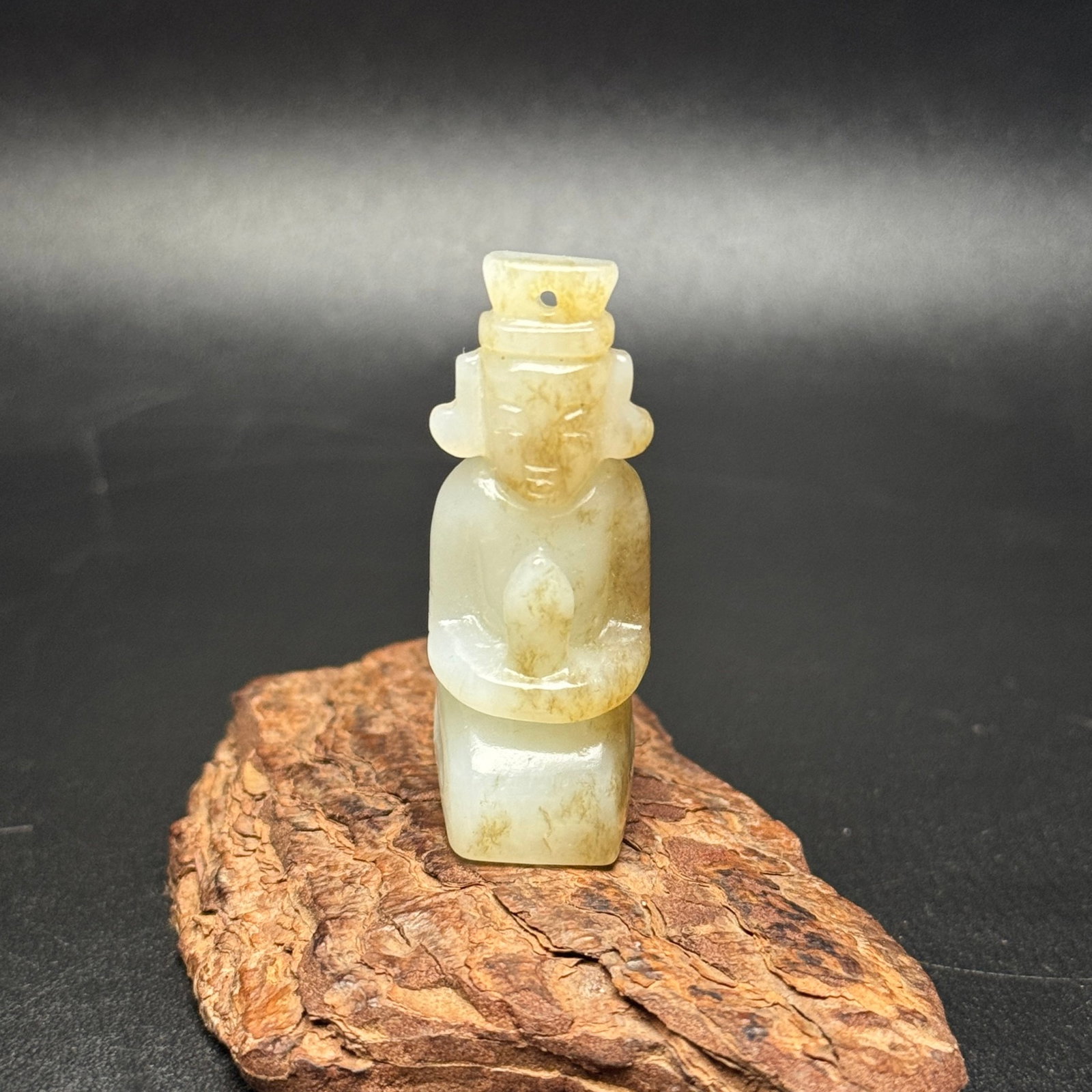 An Exquisite White Jade Figure Pendant: An Exquisite White Jade Figure Pendant,Qing Dynasty,China,Size:48mmx30mmx18mm,Weight:24g 白玉人物挂件,中国清代