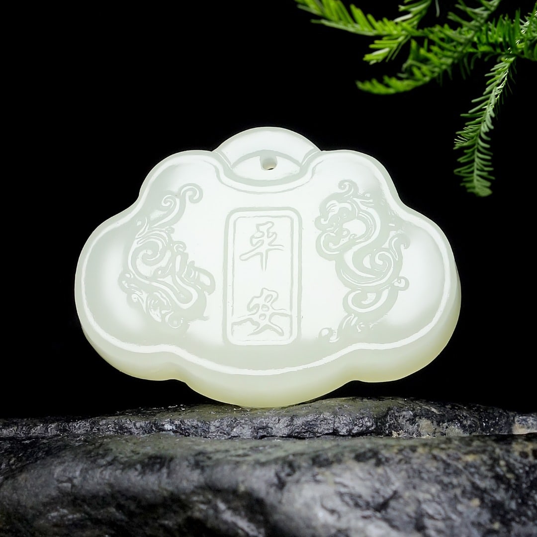 An Exquisite White Jade Dragon Pattern Pendant: An Exquisite White Jade Dragon Pattern Pendant,Size:32mmx23mmx7mm 白玉龙纹挂件