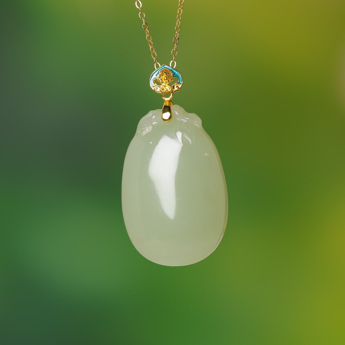 An Exquisite Sterling Silver-Gold Plated Inlaid Greenish Jade Pendant: An Exquisite Sterling Silver-Gold Plated Inlaid Greenish Jade Pendant,Size:21mmx32mm 纯银镀金镶青白玉吊坠