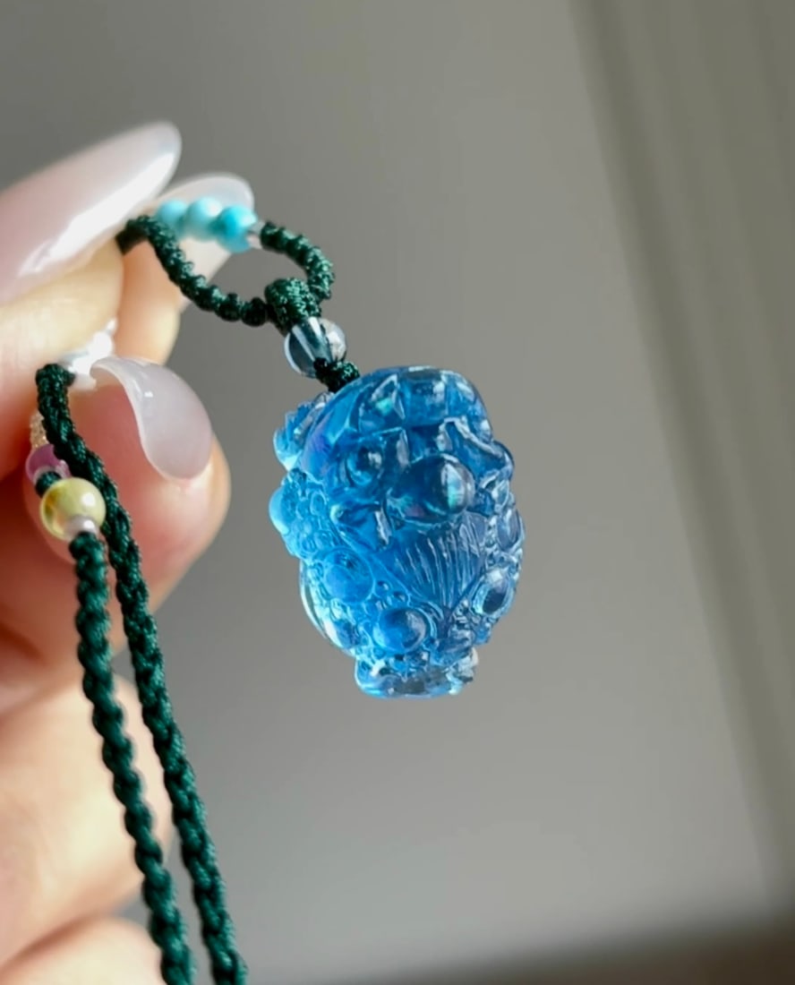 An Exquisite Aquamarine Golden Toad Pendant: An Exquisite Aquamarine Golden Toad Pendant,Size:23mmx16mmx14mm,Weight:7.2g 海蓝宝金蟾吊坠