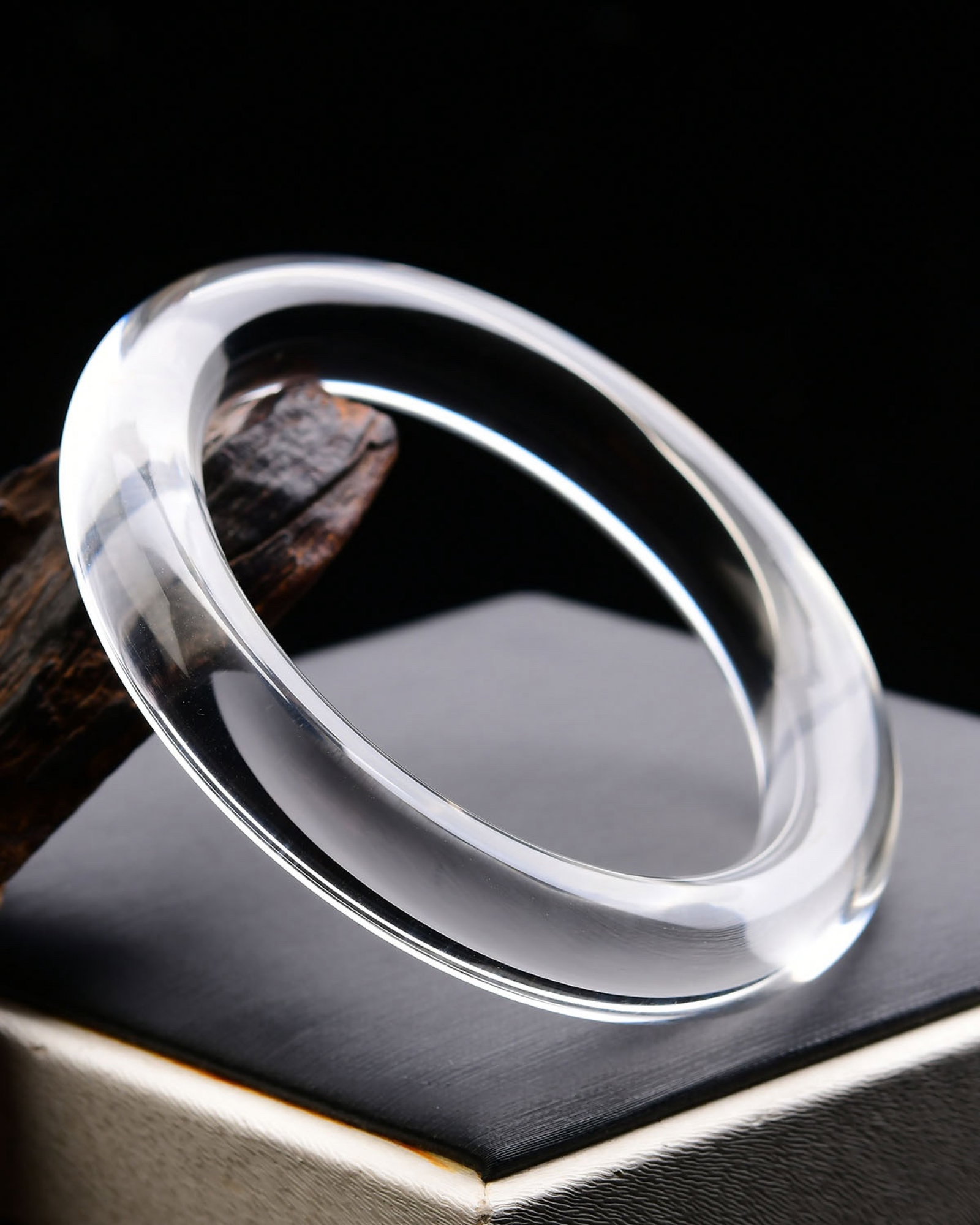 An Exquisite Crystal Bracelets: An Exquisite Crystal Bracelets,Size:57mmx12mmx11mm,Weight:59g 水晶手镯