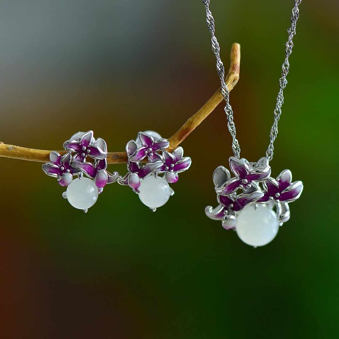 A Set of Fine Sterling Silver Inlaid White Jade Jewelries: A Set of Fine Sterling Silver Inlaid White Jade Jewelries 一套纯银镶白玉首饰