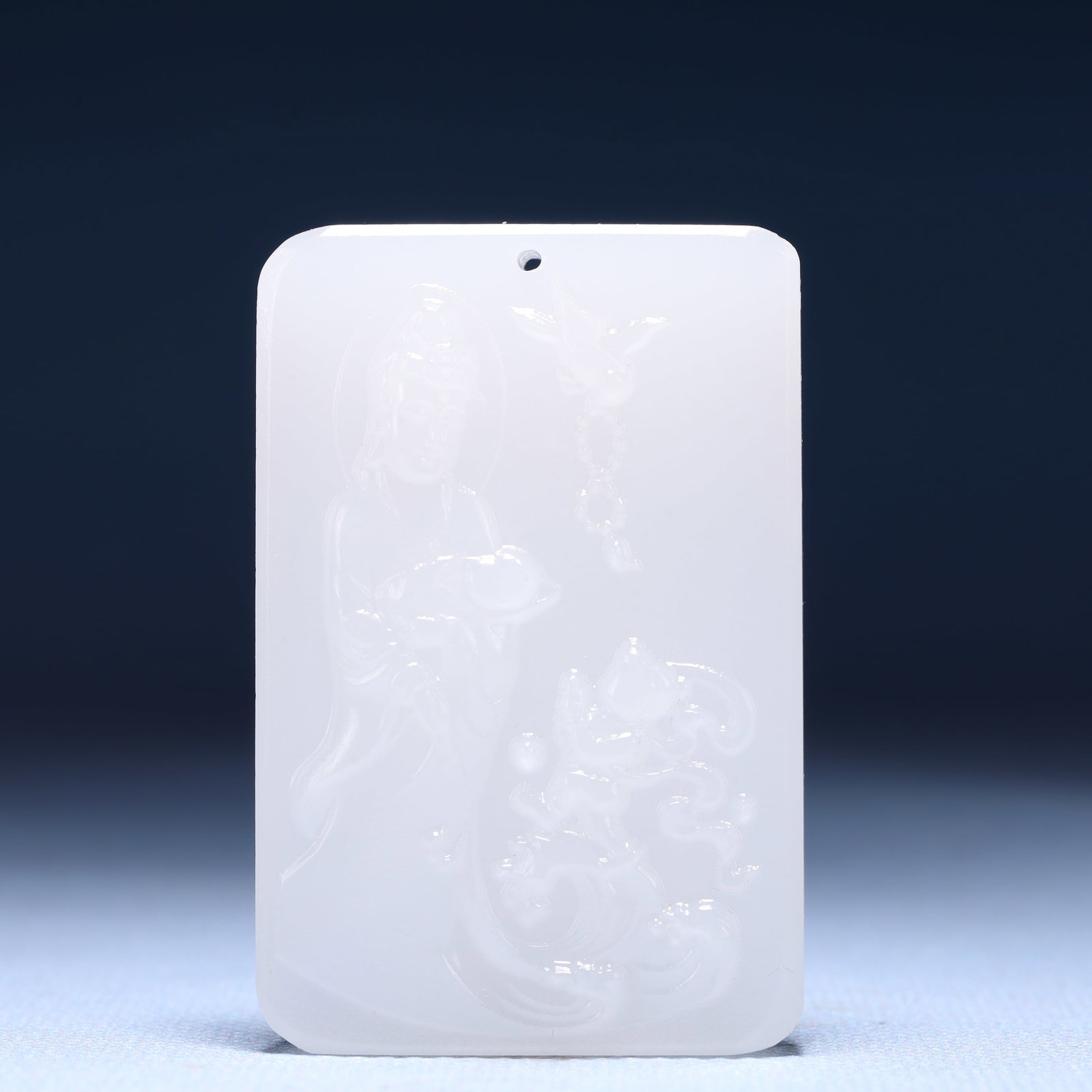 An Exquisite White Jade Statue of Avalokitesvara Pendant: An Exquisite White Jade Statue of Avalokitesvara Pendant,Size:1.6inx0.4inx2.4in,Weight:53.2g 白玉观音像牌