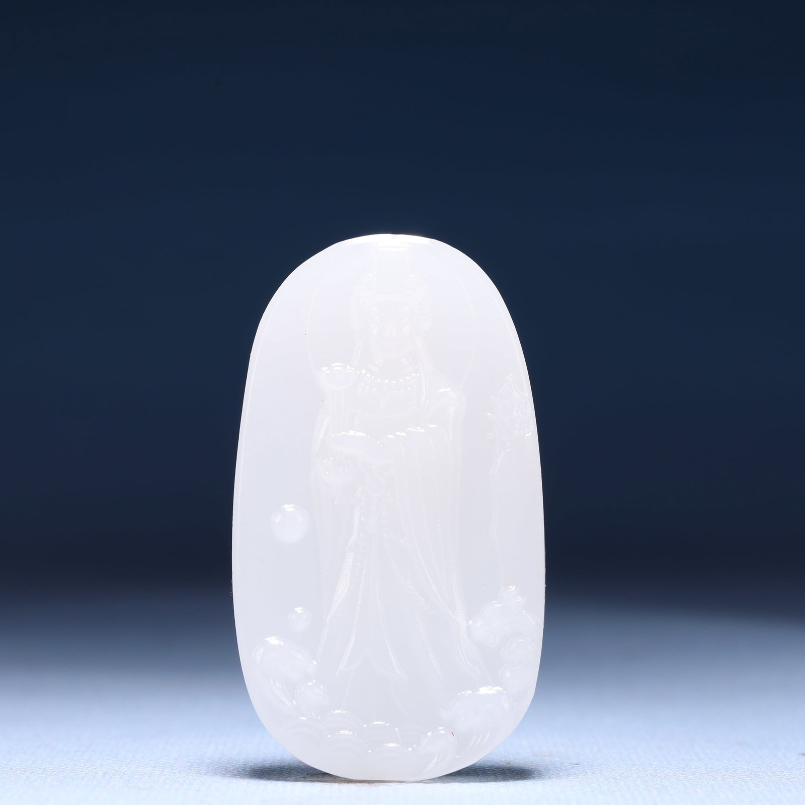 An Exquisite White Jade Statue of Avalokitesvara Pendant: An Exquisite White Jade Statue of Avalokitesvara Pendant,Size:1.4inx0.4inx2.4in,Weight:41.7g 白玉观音像牌