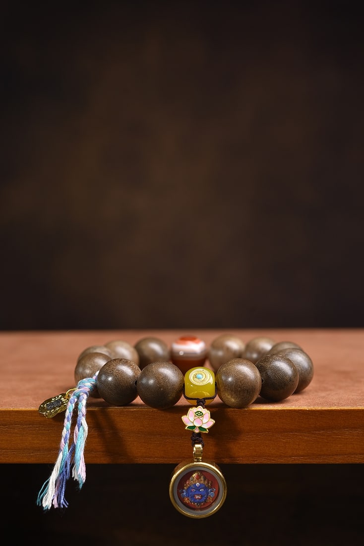 An Exquisite Eaglewood Bracelets - 3