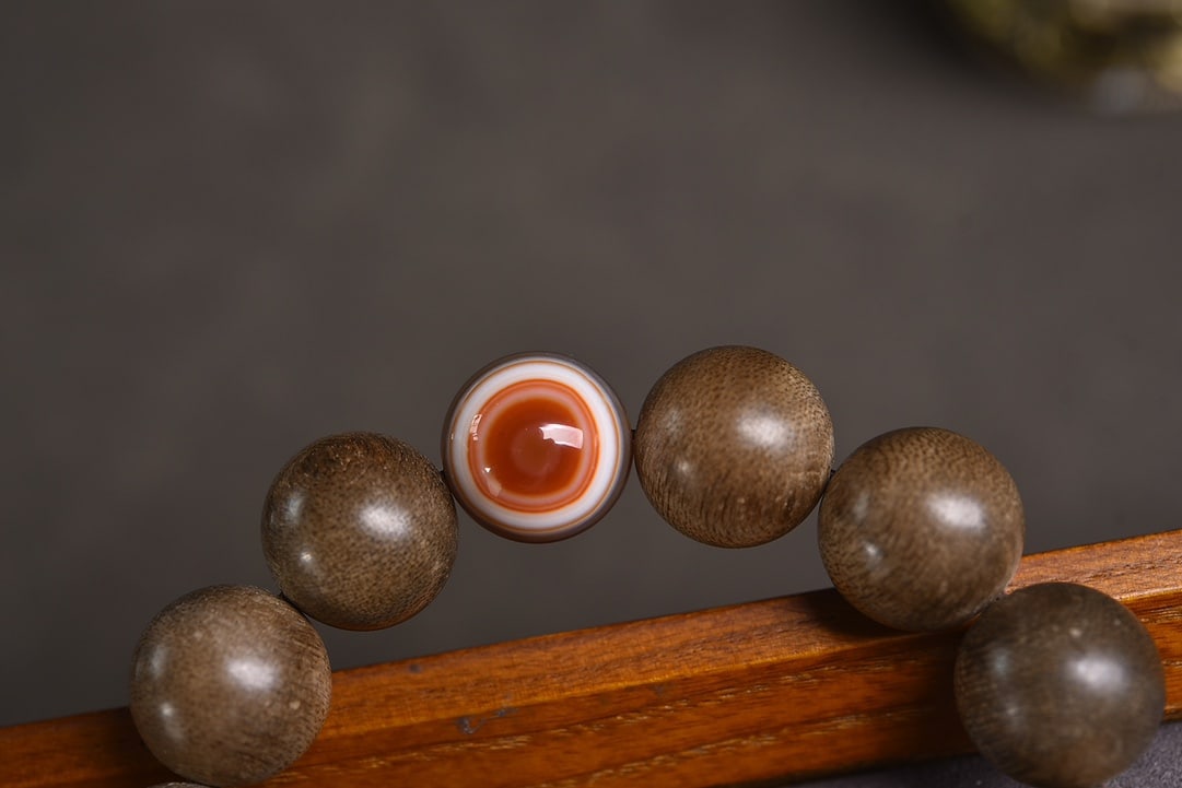 An Exquisite Eaglewood Bracelets - 5