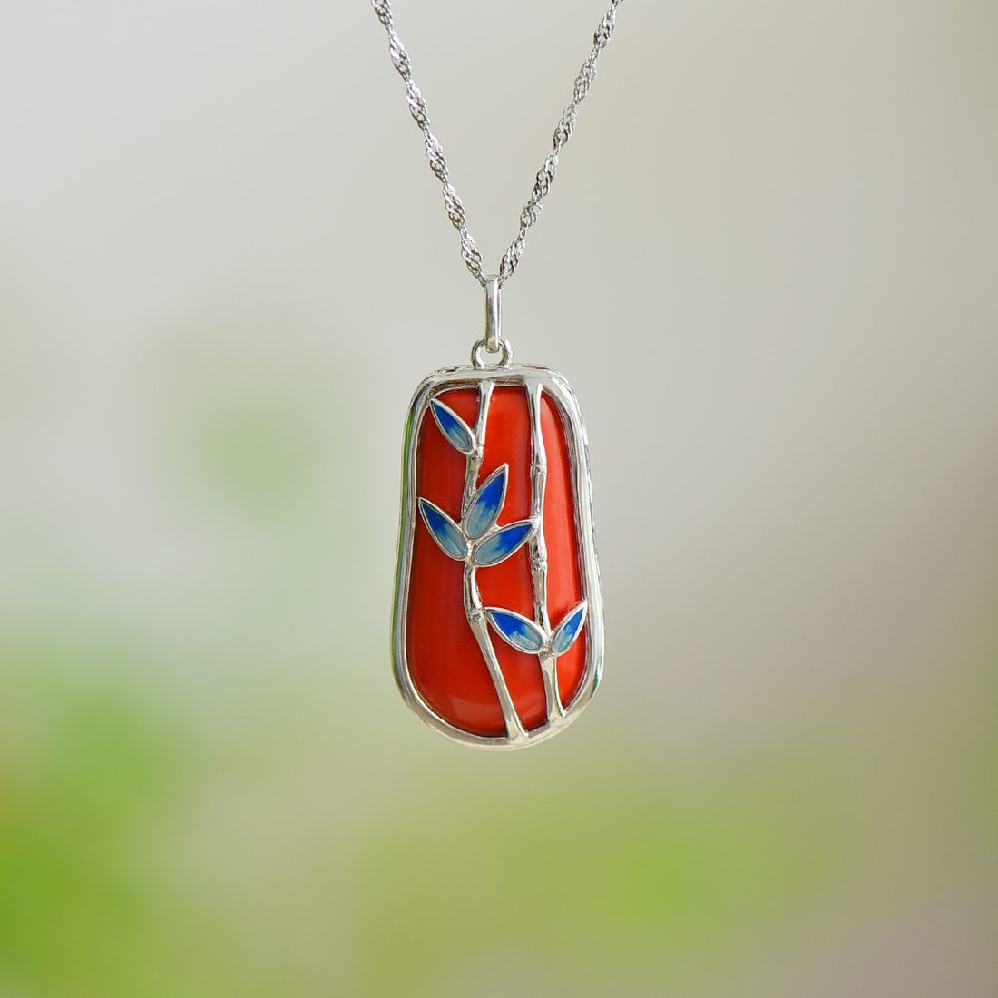 An Exquisite Sterling Silver Inlaid Cinnabar Pendant: An Exquisite Sterling Silver Inlaid Cinnabar Pendant,Size:16mmx30mm 寓意:平平安安,富贵纳福 