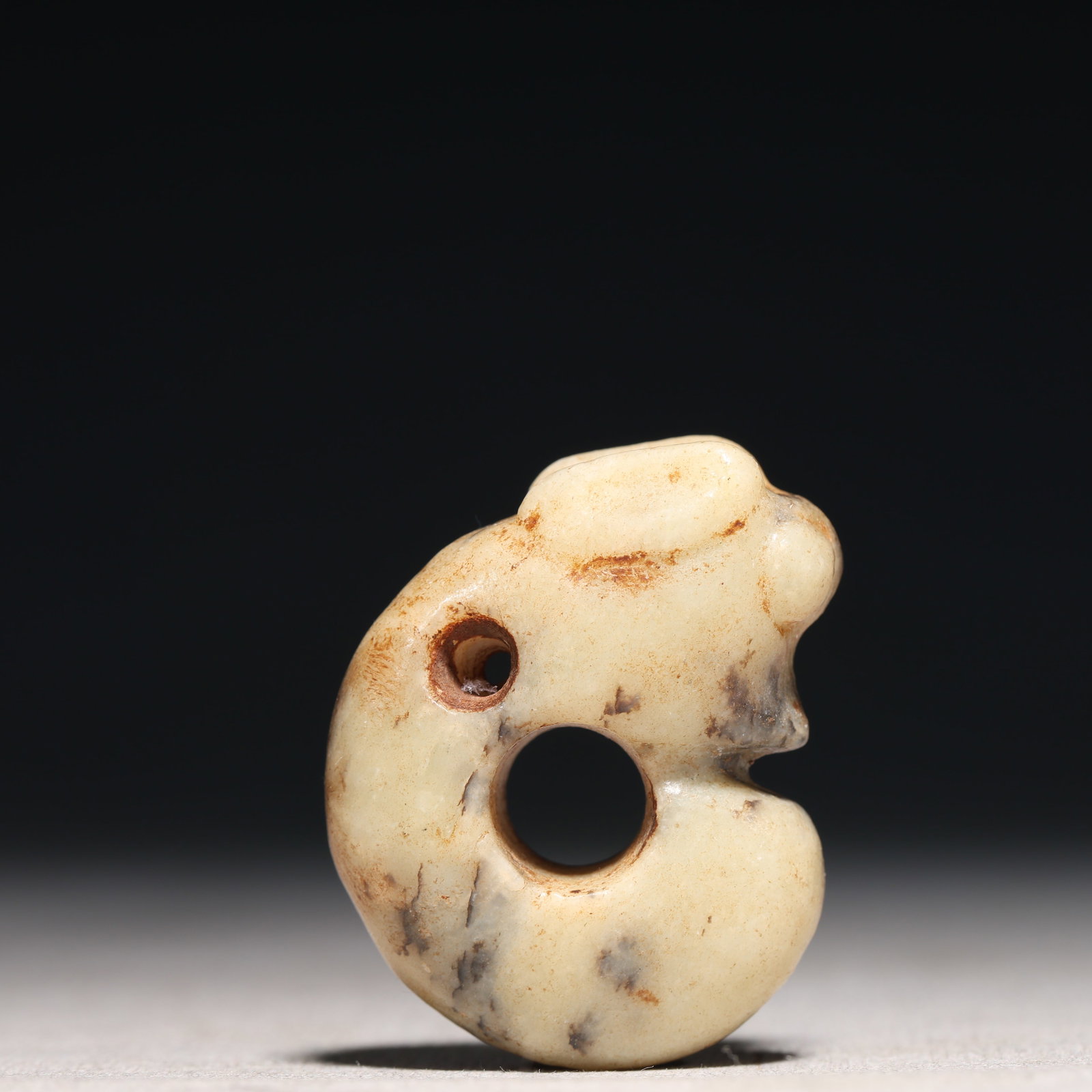 An Archaic Hongshan Culture Greenish Jade Pig and Dragon Pendant: An Archaic Hongshan Culture Greenish Jade Pig and Dragon Pendant,Ancient Time, China,Size:1.4inx1.8in Weight:45g 红山文化青白玉猪龙挂件