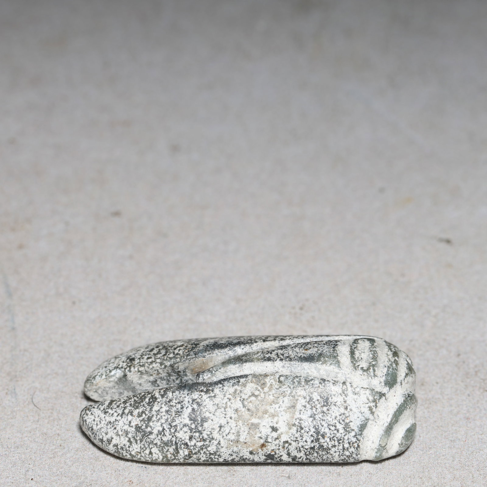 An Archaic Hongshan Culture Cyan jade Pendant: An Archaic Hongshan Culture Cyan jade Pendant,Ancient Time, China,Size:1inx2inx0.5in Weight:32.4g 红山文化青玉挂件,新石器时ć