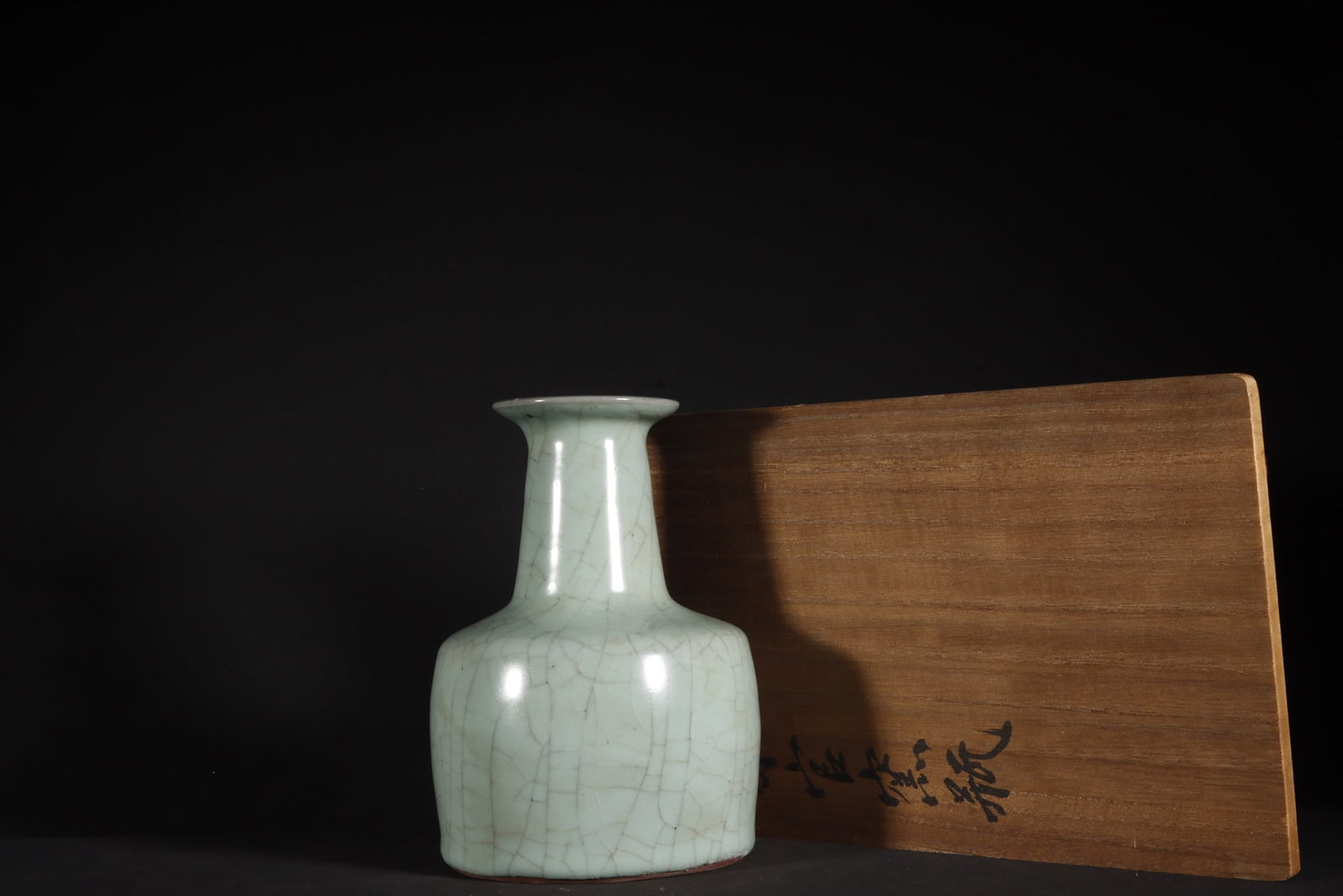 A Exquisite Guan Kiln Celadon Glazed Vase: A Exquisite Guan Kiln Celadon Glazed Vase,Song Dynasty, China,Size:7.3inx4.9in 官窑粉青釉瓶,中国宋代