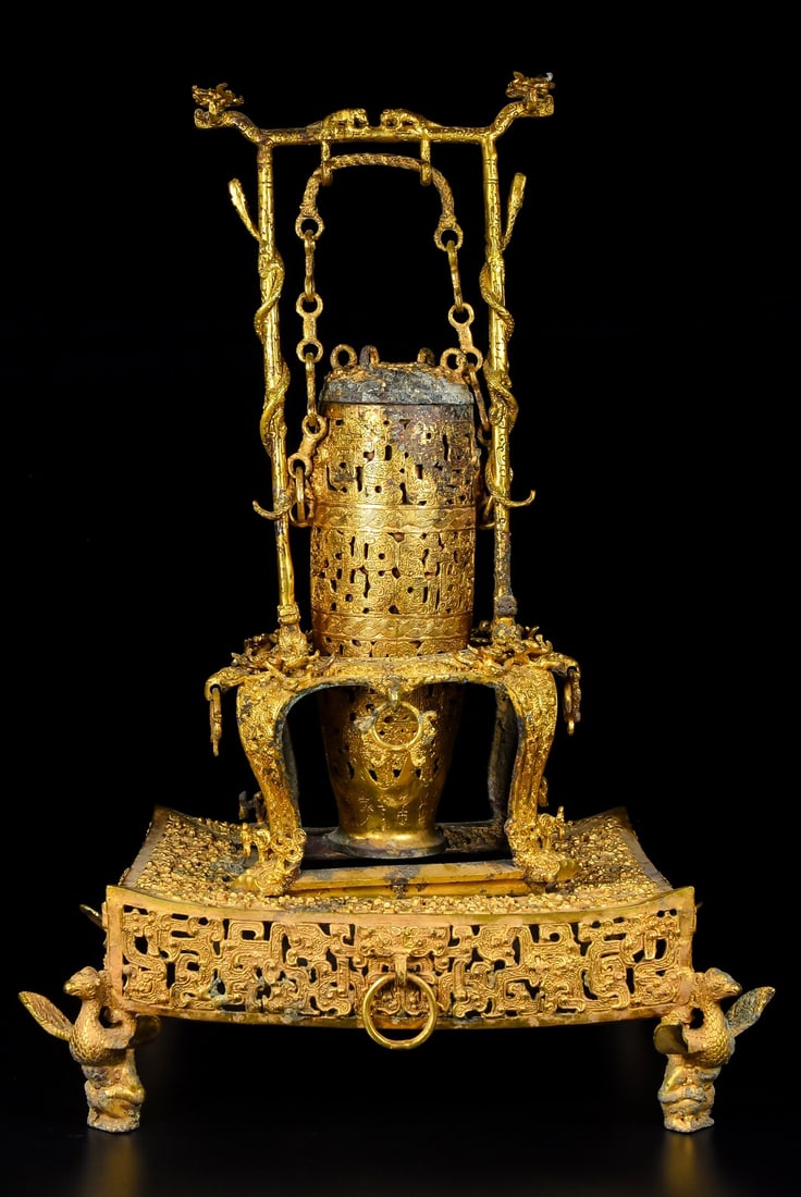 A Exquisite Gilt Bronze Hollow Ornament: A Exquisite Gilt Bronze Hollow Ornament,Han Dynasty, China,Size:16.1inx15.4in,Weight:5944g 铜鎏金镂空摆件,中国汉代