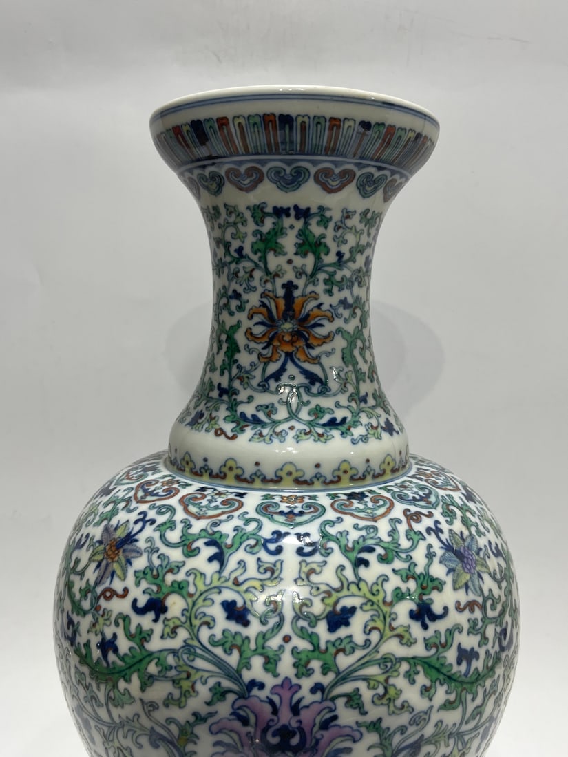 A Exquisite Doucai Lotus Pattern Vase - 2