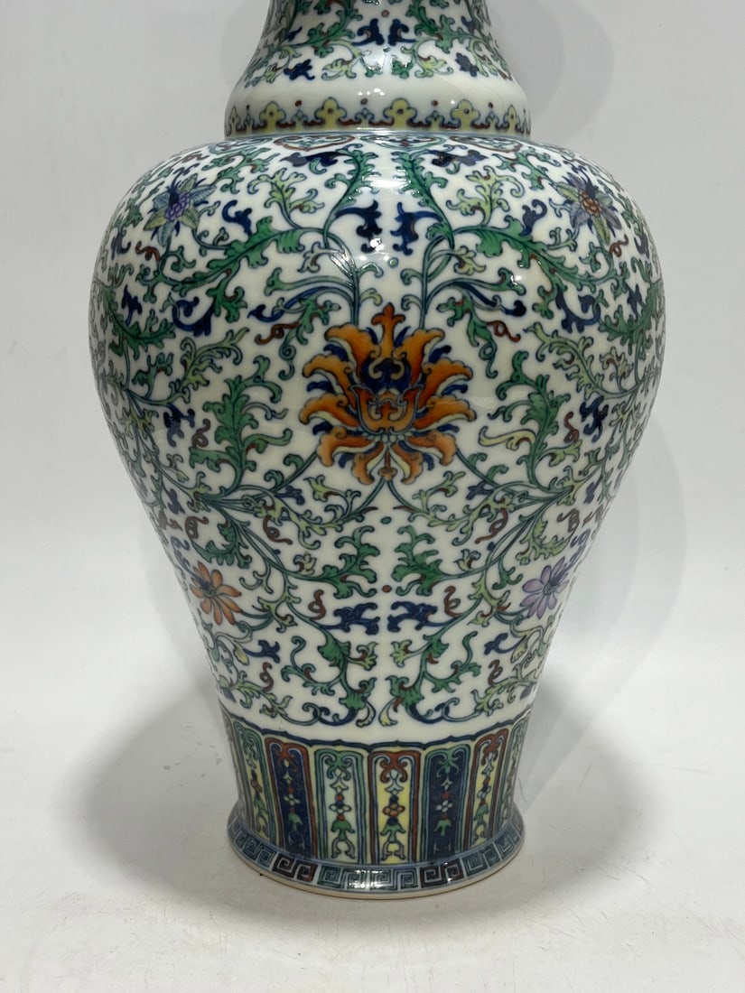 A Exquisite Doucai Lotus Pattern Vase - 4