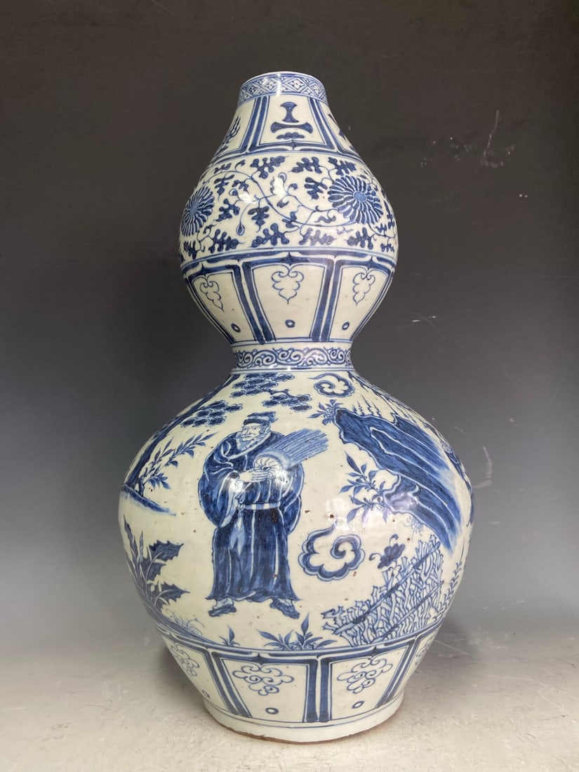A Exquisite Blue and White Character and Story Pattern Gourd-Shaped Vase: A Exquisite Blue and White Character and Story Pattern Gourd-Shaped Vase,Yuan Dynasty, China,Size:18.1inx2.6in 