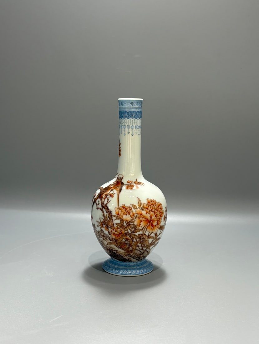 A Exquisite Famille-Rose Flower and Bird Pattern Vase: A Exquisite Famille-Rose Flower and Bird Pattern Vase,Qing Dynasty, China,Yongzheng Four-character Mark,Size:7.1inx3.5in 