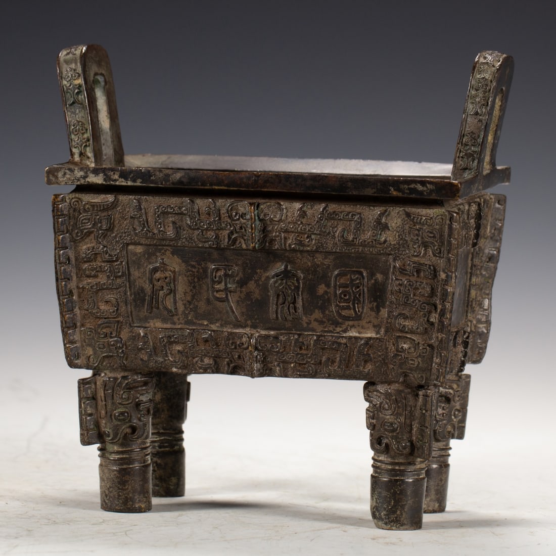 A Exquisite Coppery Censer: A Exquisite Coppery Censer,Ancient Time, China,Size:6.1inx3.7inx6.7in,Weight:1910g 铜炉,远古时期