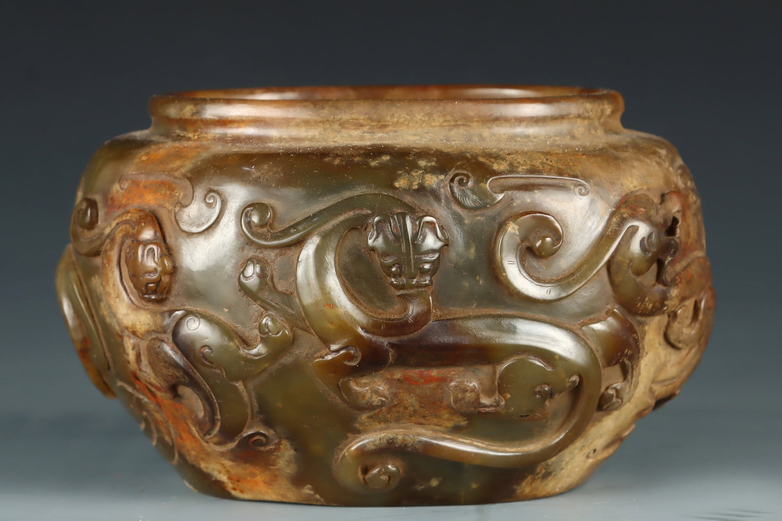 A Exquisite Hotan Jade Dragon Pattern Brush Washer (1 of 9)