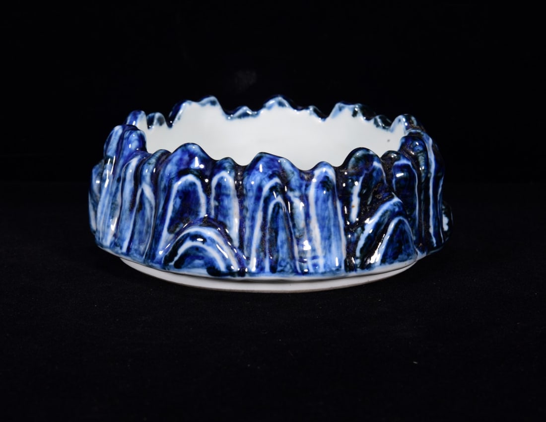 A Exquisite Blue and White Mountain Shape Brush Washer: A Exquisite Blue and White Mountain Shape Brush Washer,Ming Dynasty, China,Xuande Six-character Mark,Size:2inx4.7in 青花山形笔洗,中国明代 ,&