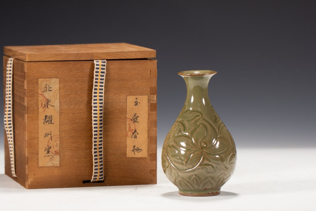 A Exquisite Yaozhou Yao Flower Pattern Vase: A Exquisite Yaozhou Yao Flower Pattern Vase,Song Dynasty, China,Size:2.8inx2.8inx4.7in,Weight:190g 耀洲窑花卉纹瓶,中国宋代