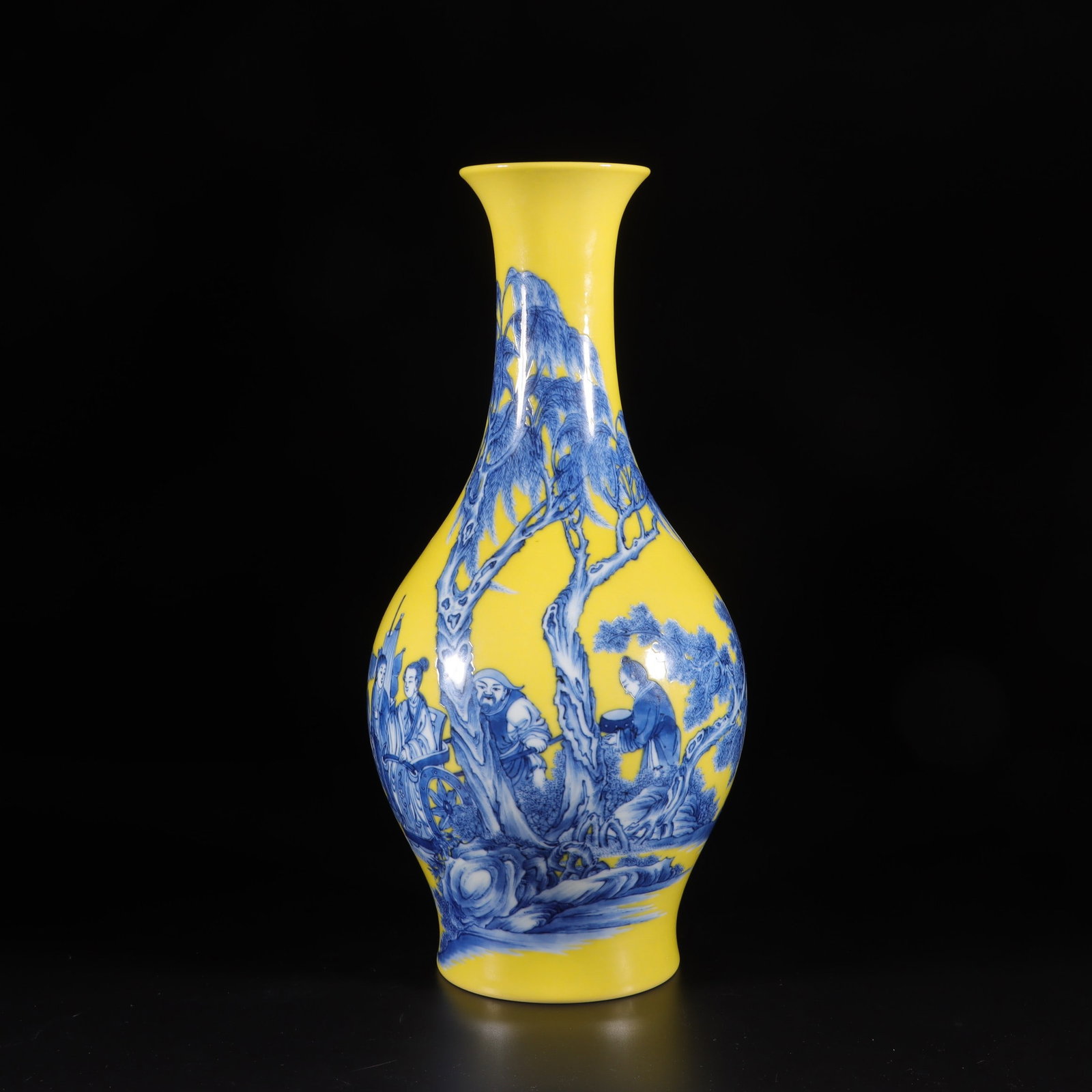 A Exquisite Lemon Yellow Glazed Blue and White Figures Pattern Vase: A Exquisite Lemon Yellow Glazed Blue and White Figures Pattern Vase,Qing Dynasty, China,Yongzheng Six-character Mark,Size:11inx5.3in 