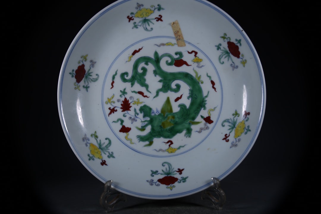 Doucai Dragon Pattern Plate: Doucai Dragon Pattern Plate,Ming Dynasty, China,Chenghua Six-character Mark,Size:2inx12.6in 