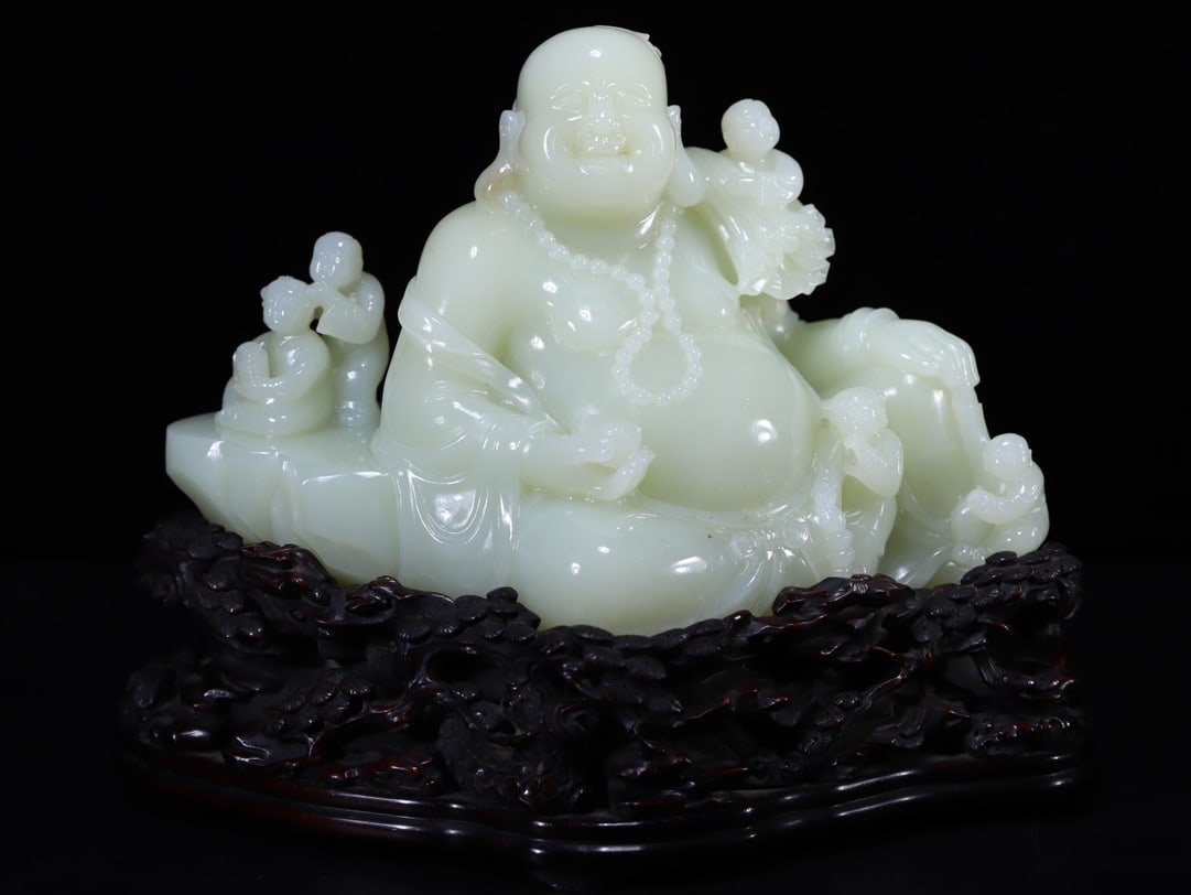A Exquisite Hotan Jade Buddha Statue Ornament (1 of 9)