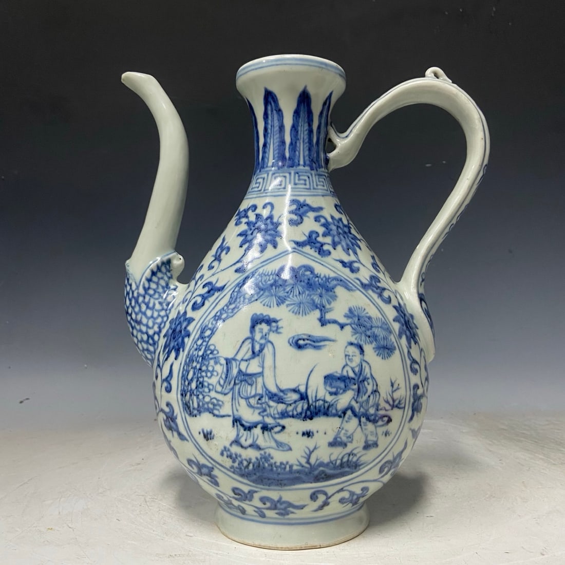 A Exquisite Blue and White Figures Pattern Ewer: A Exquisite Blue and White Figures Pattern Ewer,Ming Dynasty, China,Size:10.8inx2.8in 中国明代,青花人物纹壶
