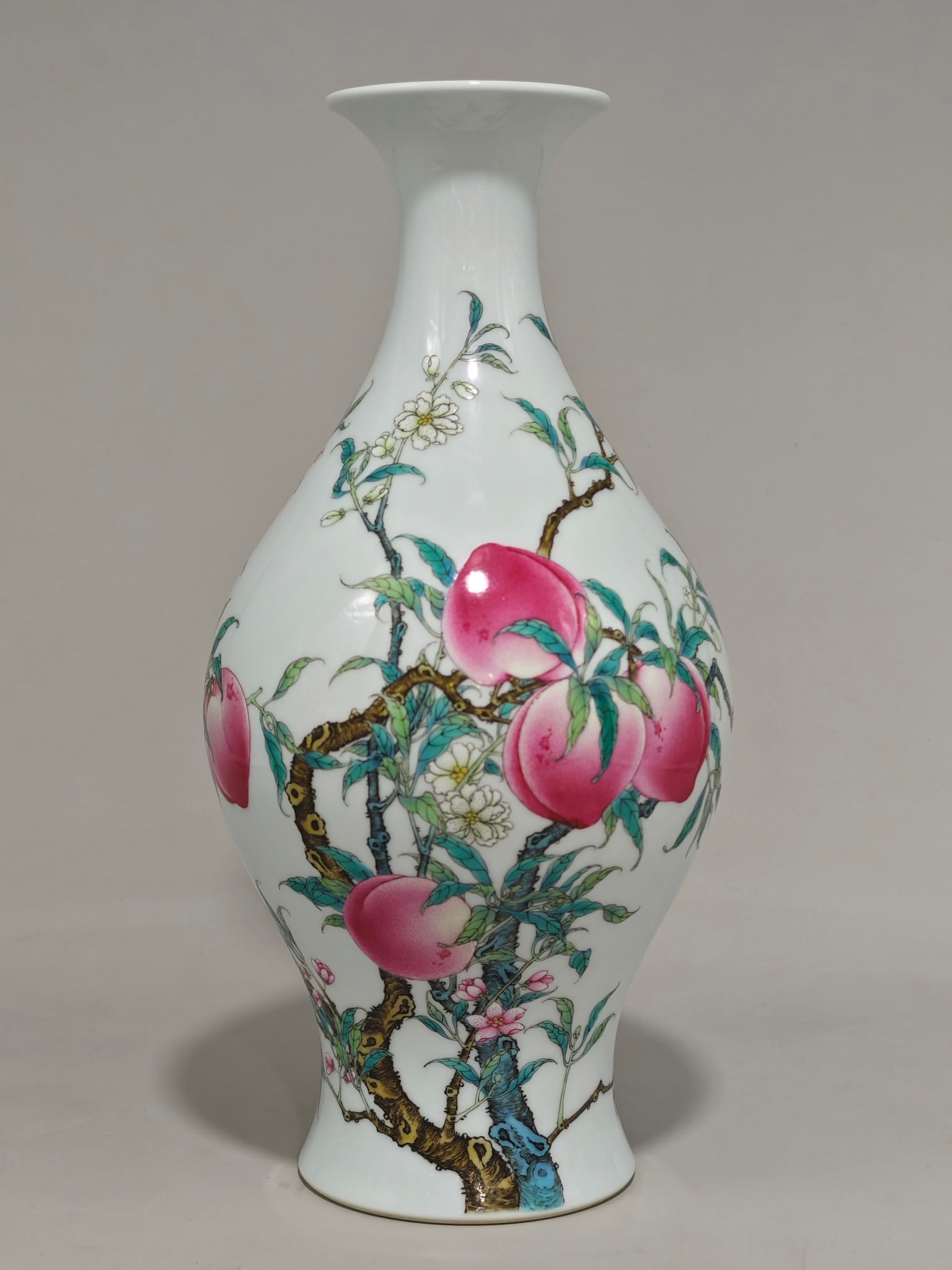 A Exquisite Famille-Rose Peach Pattern Vase: A Exquisite Famille-Rose Peach Pattern Vase,Qing Dynasty, China,Yongzheng Six-character Mark,Size:14inx6.7in 