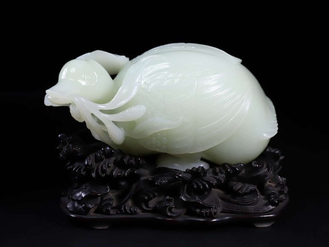 A Exquisite Hotan Jade Duck Ornament: A Exquisite Hotan Jade Duck Ornament,Qing Dynasty, China,Size:3inx6.1inx3.1in,Weight:1296.3g 和田玉鸭摆件,中国清代