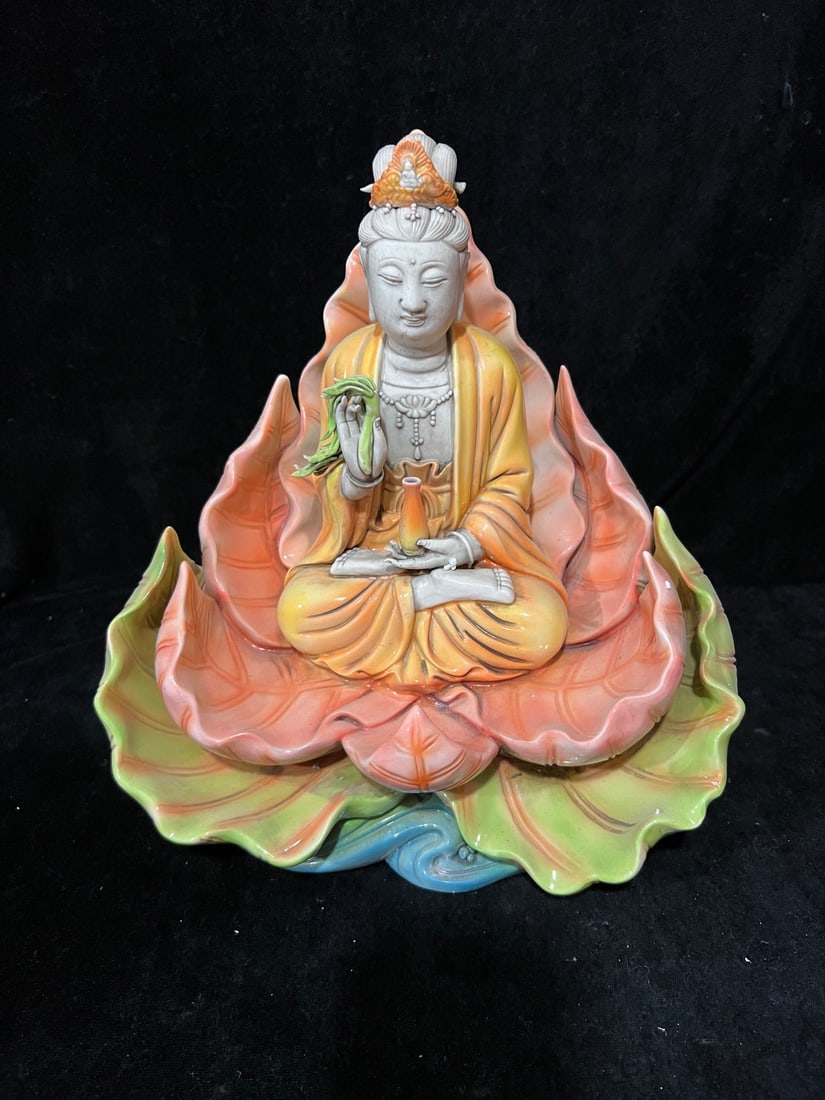 A Set of Exquisite Blance-De-Chine Statue of Avalokitesvara Ornament: A Set of Exquisite Blance-De-Chine Statue of Avalokitesvara Ornament,Ming Dynasty, China,With Mark,Size:13in 