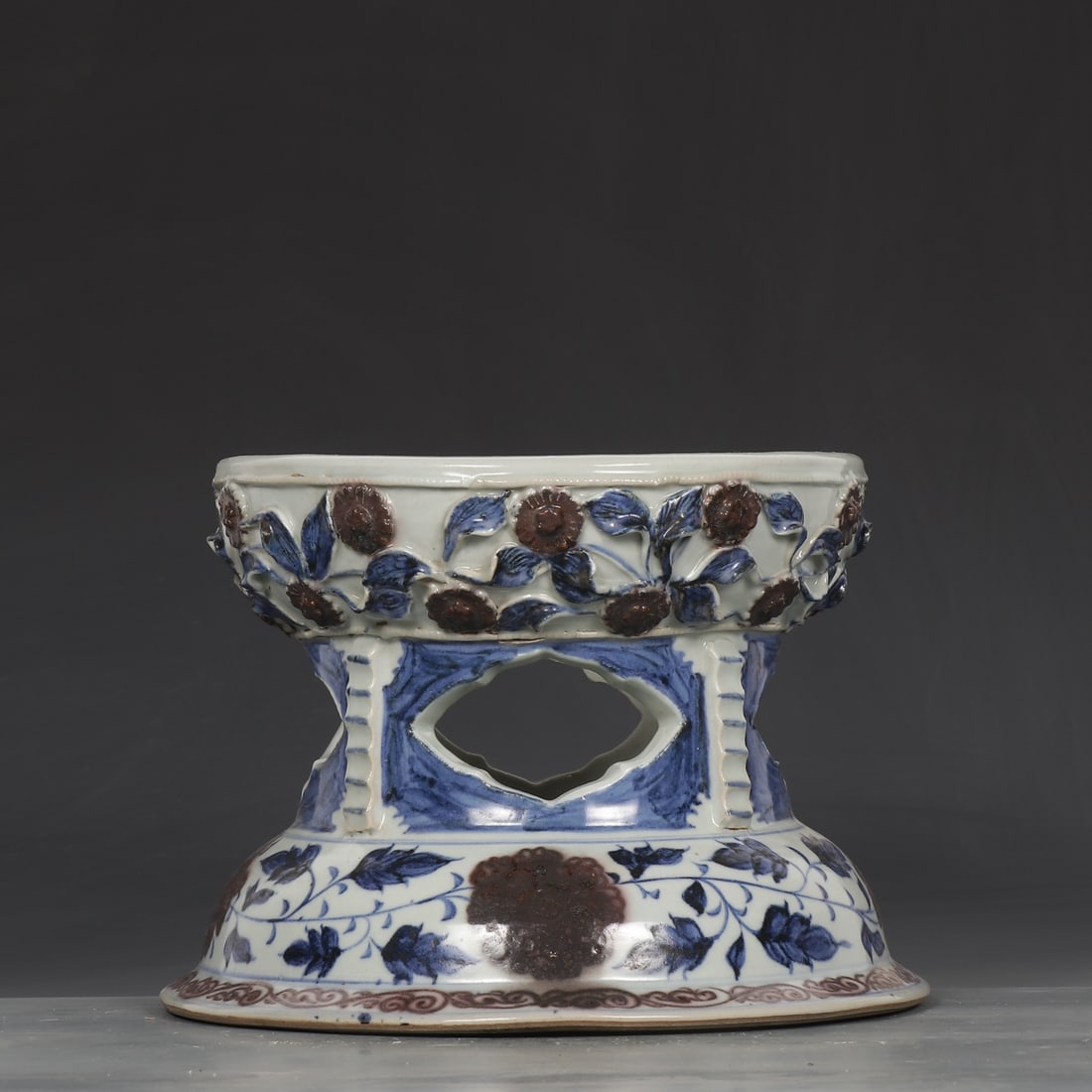 A Exquisite Blue and White Underglaze-Red Ornament: A Exquisite Blue and White Underglaze-Red Ornament,Yuan Dynasty, China,Size:7.1inx8.5inx9.9in 青花釉里红摆件,中国元代