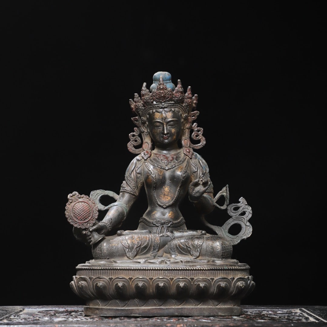 A Exquisite Gold Overlaid Bronze Statue of Tara Ornament: A Exquisite Gold Overlaid Bronze Statue of Tara Ornament,Qing Dynasty, China,Size:29x19x4.3in,Weight:1610g 铜拓金度母摆件,中国清代
