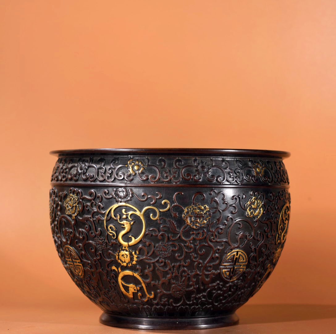 A Exquisite Gilt Bronze Interlocking Lotus Pattern Censer: A Exquisite Gilt Bronze Interlocking Lotus Pattern Censer,Ming Dynasty, China,Xuande Four-character Mark,Size:4.3inx6.1in,Weight:2865g