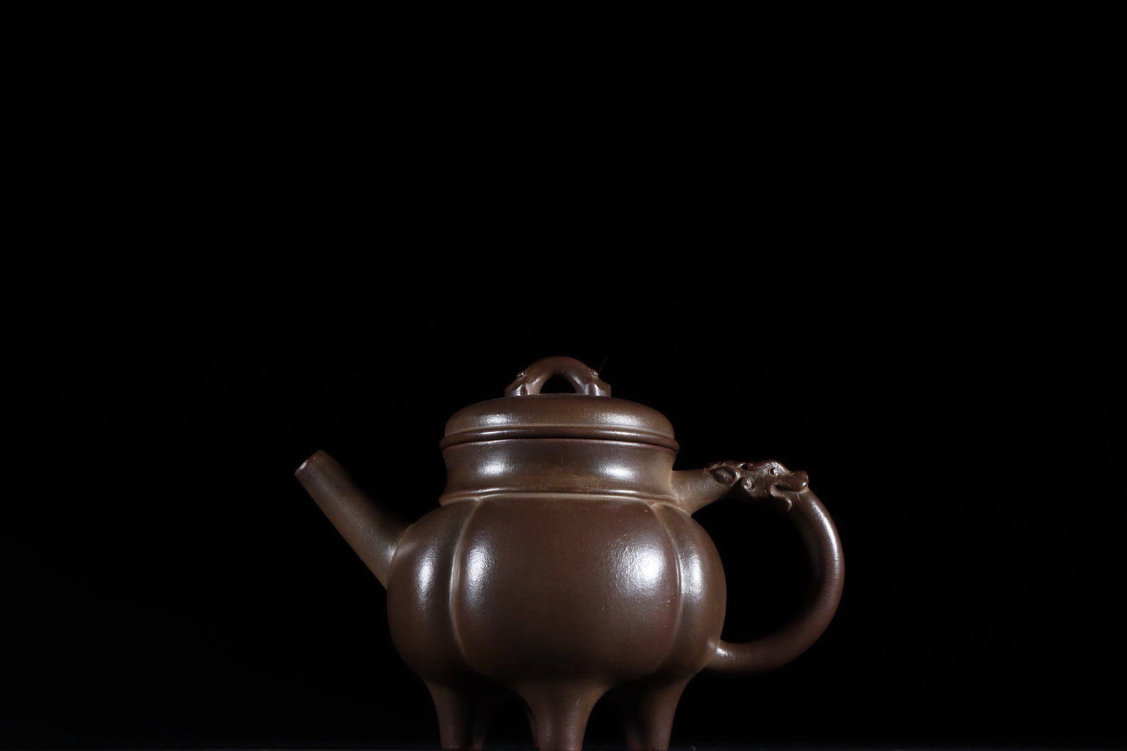 A Exquisite Purple Sands Dragon Ears Ewer: A Exquisite Purple Sands Dragon Ears Ewer,Ming Dynasty, China,With Mark,Size:4.8inx6.7in 紫砂龙耳执壶,中国明代,带款