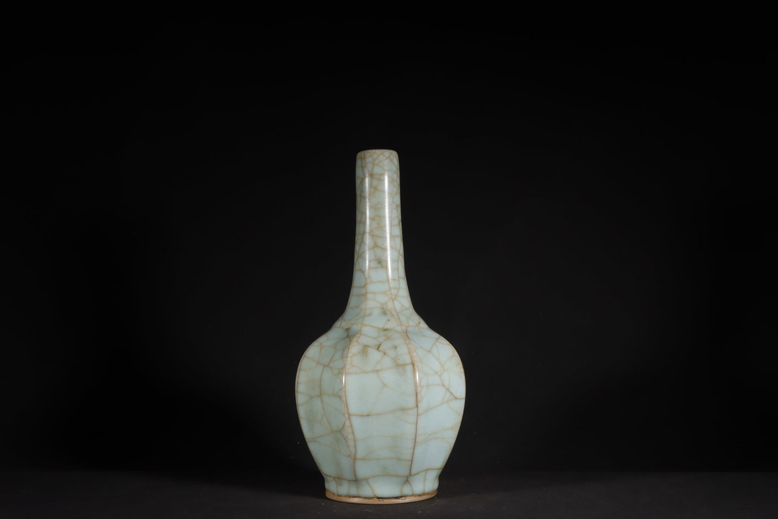 A Exquisite Guan Kiln Celadon Glazed Ice Crackle Pattern Vase (1 of 9)