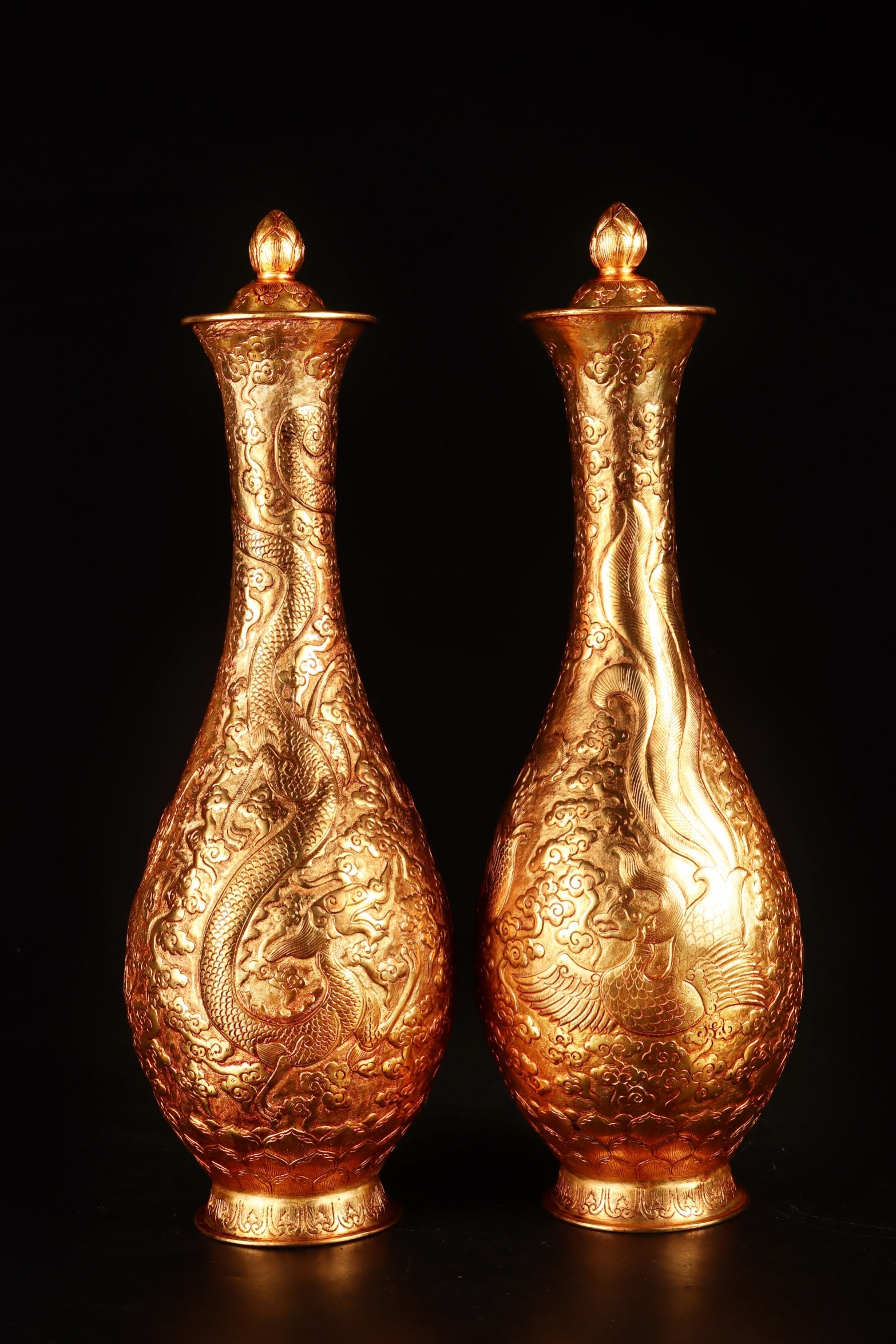 A pair of Exquisit Gilt Bronze Dragon and Phoenix Pattern Vase: A pair of Exquisit Gilt Bronze Dragon and Phoenix Pattern Vase,Tang Dynasty, China,Zhenguan Four-character Mark,Size:13.4inx4.3in,Weight:1250g