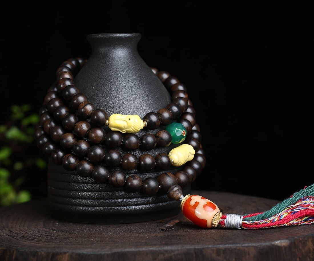 A Exquisite Eaglewood Bracelet - 6