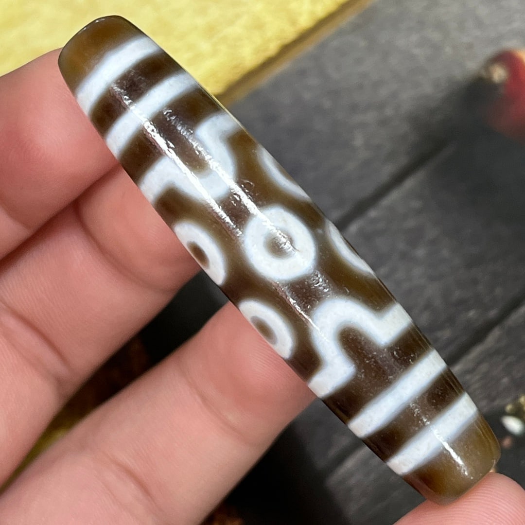 A Exquisite Seven-Eye Dzi Bead: A Exquisite Seven-Eye Dzi Bead,Qing Dynasty, China,Size:2.3inx0.5in 七眼天珠,中国清代