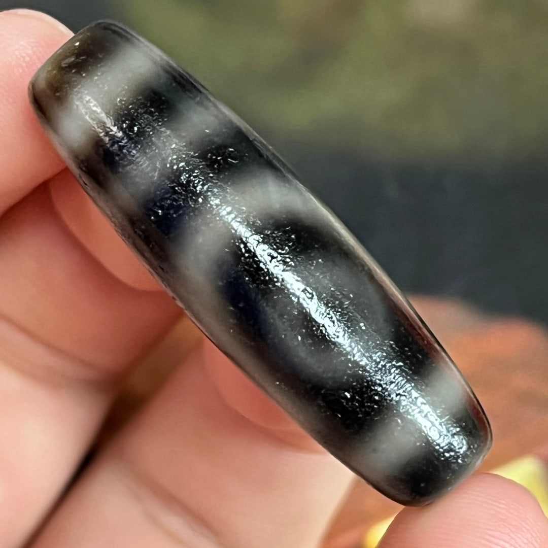 A Exquisite Two-Eye Dzi Bead (1 of 8)