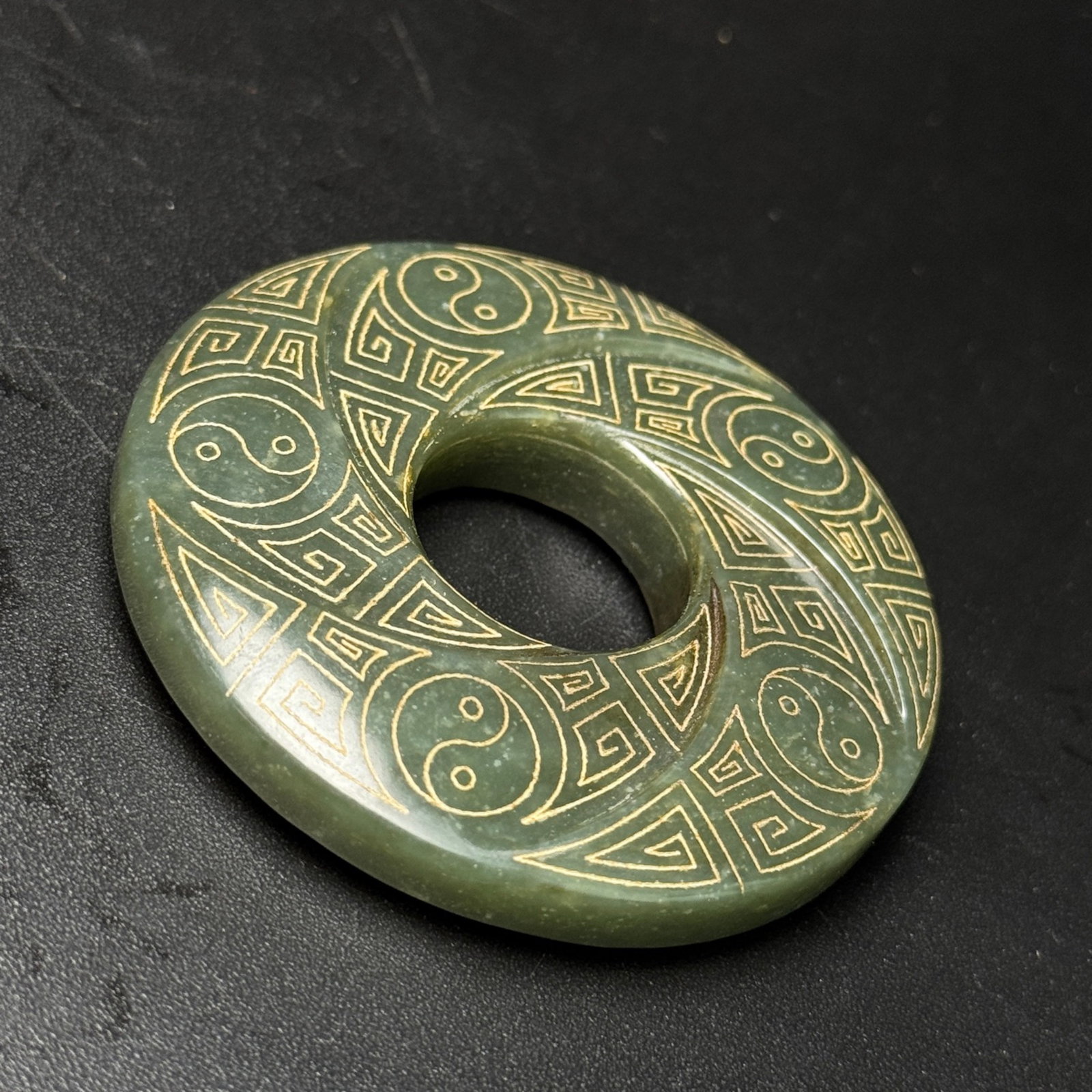 An Exquisite Jasper Trigram Pattern Pendant - 2