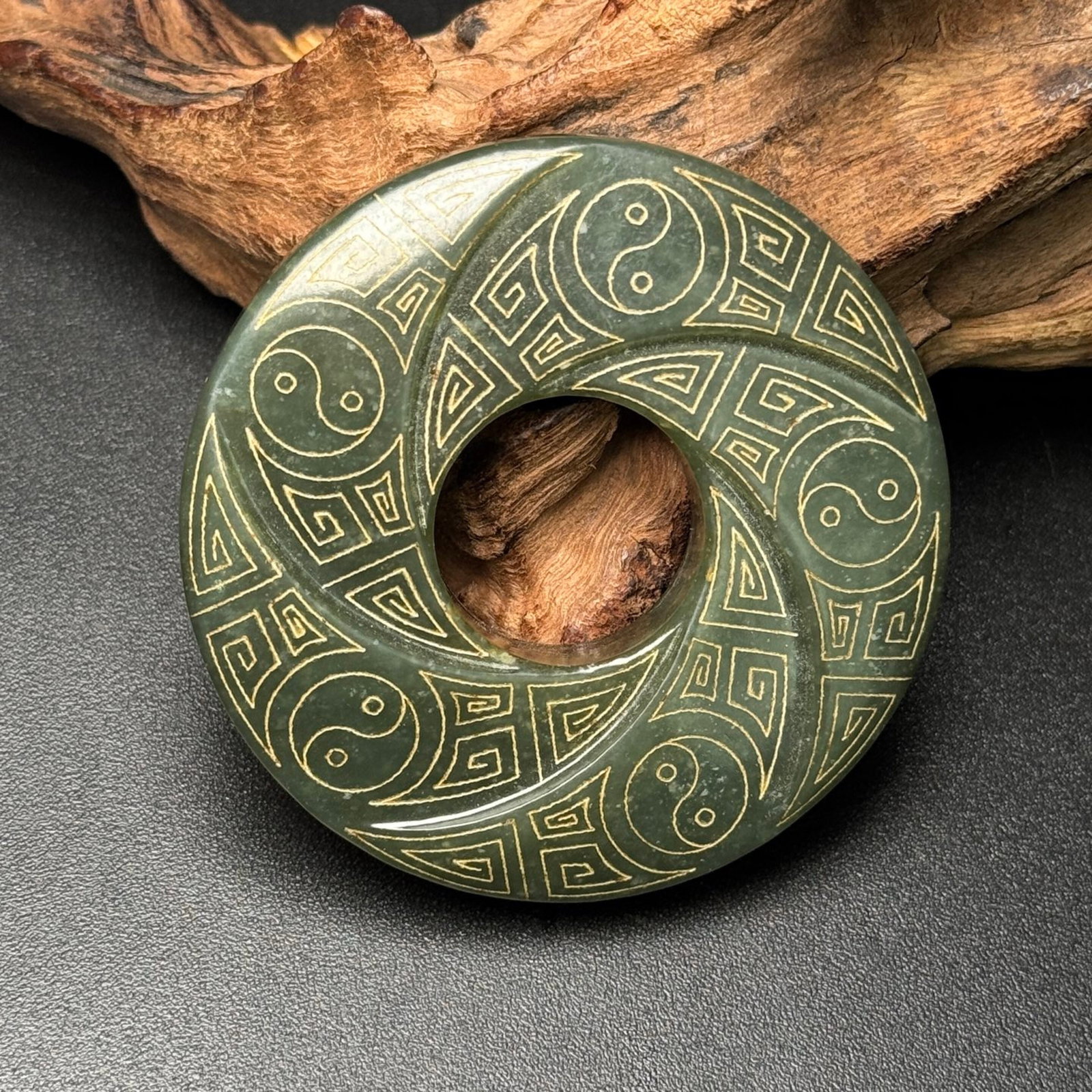 An Exquisite Jasper Trigram Pattern Pendant - 7