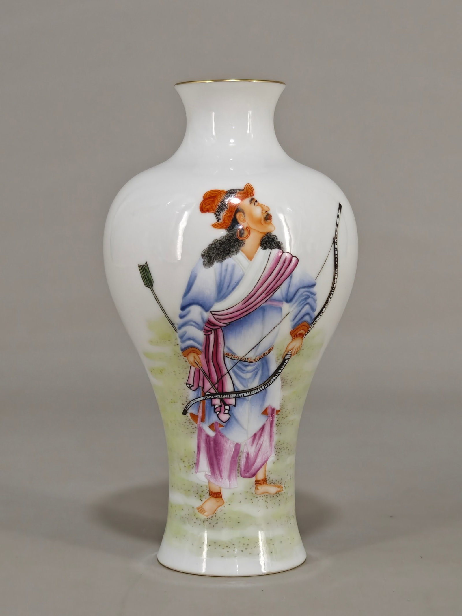 An Exquisite Famille-Rose Painted Gold Hunting Pattern Vase,With Poem: An Exquisite Famille-Rose Painted Gold Hunting Pattern Vase,With Poem,Qing Dynasty,China,Qianlong Four-character Mark,Size:5.7inx3.1in 粉彩描金狩猎纹瓶,