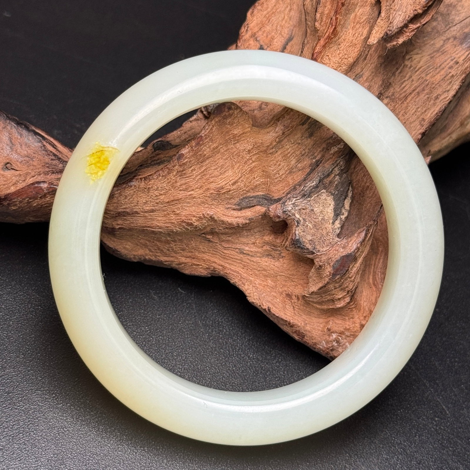 An Exquisite White Jade Bracelets: An Exquisite White Jade Bracelets,Qing Dynasty,China,Size:55mmx73mmx14mm,Weight:63g 白玉手镯,中国清代