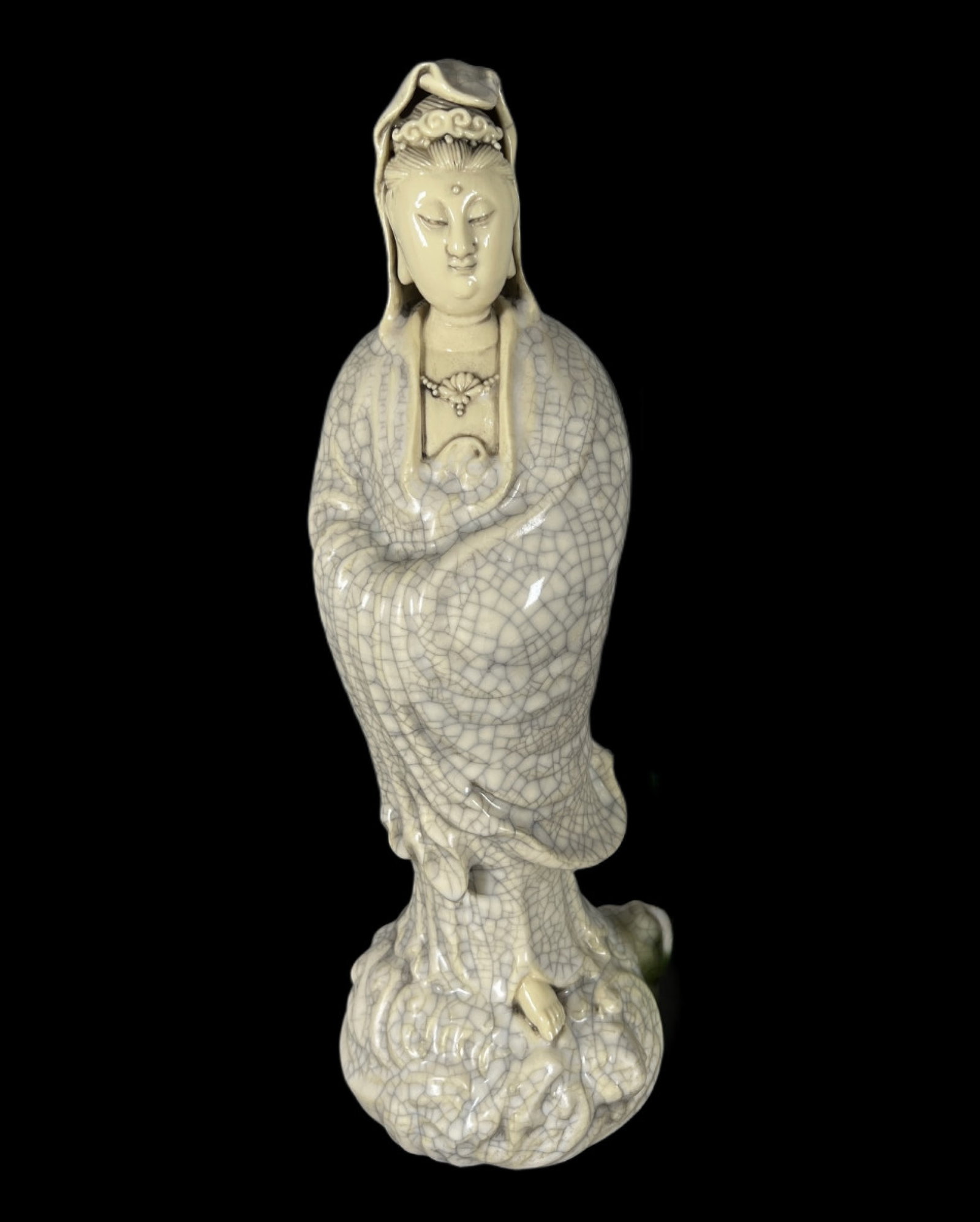 A Solemn Blance-De-Chine Statue of Avalokitesvara: A Solemn Blance-De-Chine Statue of Avalokitesvara,Qing Dynasty, China,Size:15.5in 德化瓷观音像,中国清代