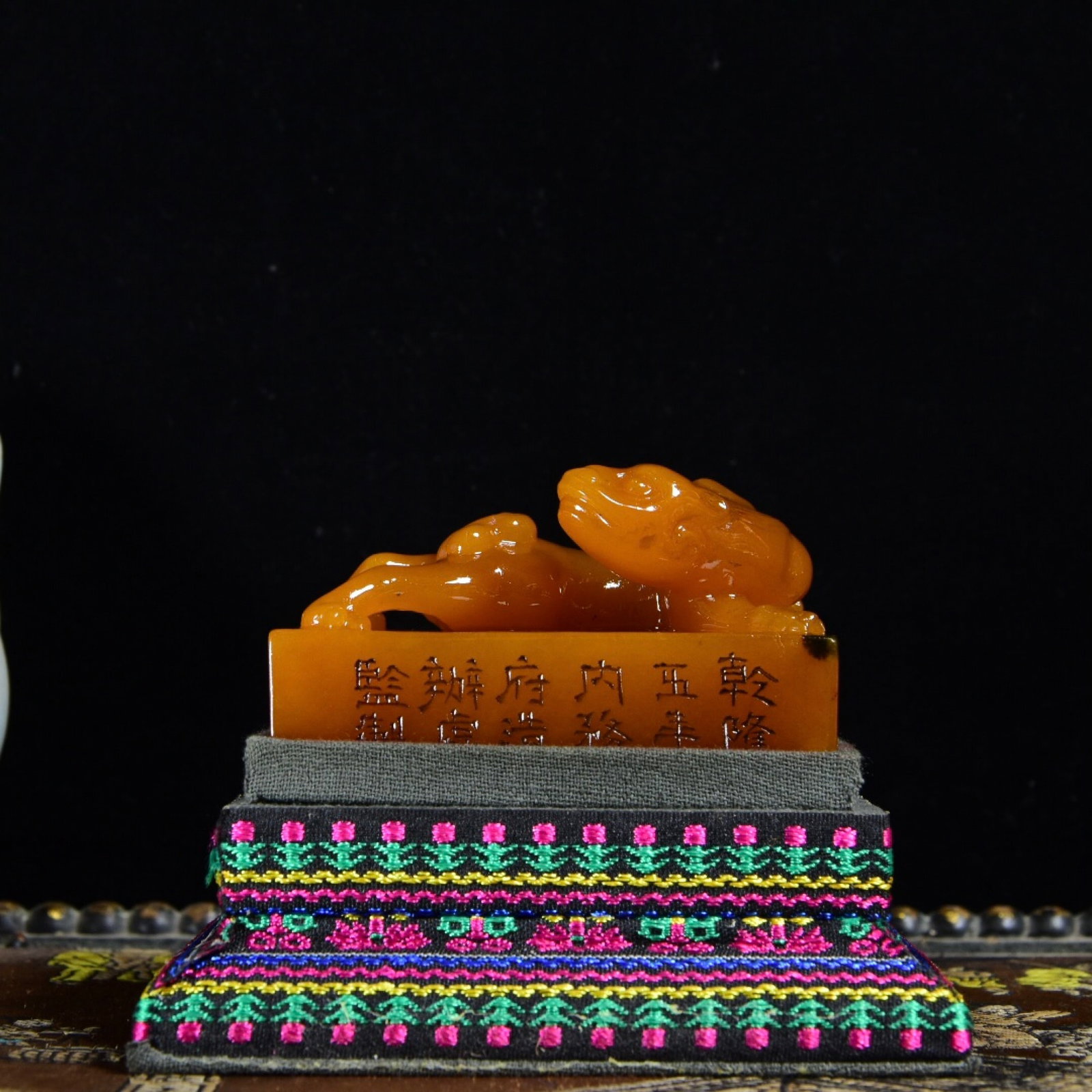 An Exquisite Tianhuang Stone Chi-Dragon Pattern Seal: An Exquisite Tianhuang Stone Chi-Dragon Pattern Seal,Qing Dynasty,China,Qianlong Mark,Size:3inx3inx2in,Total Weight:208.2g 田黄石螭龙纹印章,中