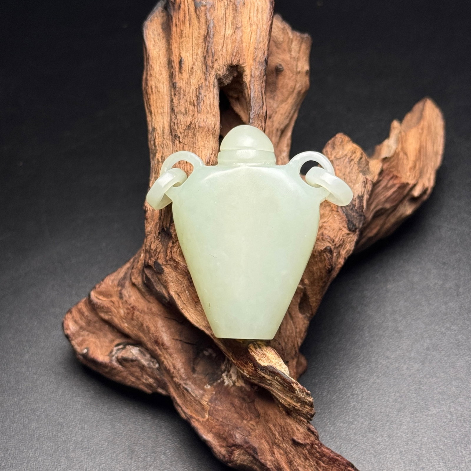 An Exquisite White Jade Double-Ears Bottle: An Exquisite White Jade Double-Ears Bottle,Qing Dynasty,China,Size:47mmx38mmx12mm,Weight:28g 白玉双耳盖瓶,中国清代