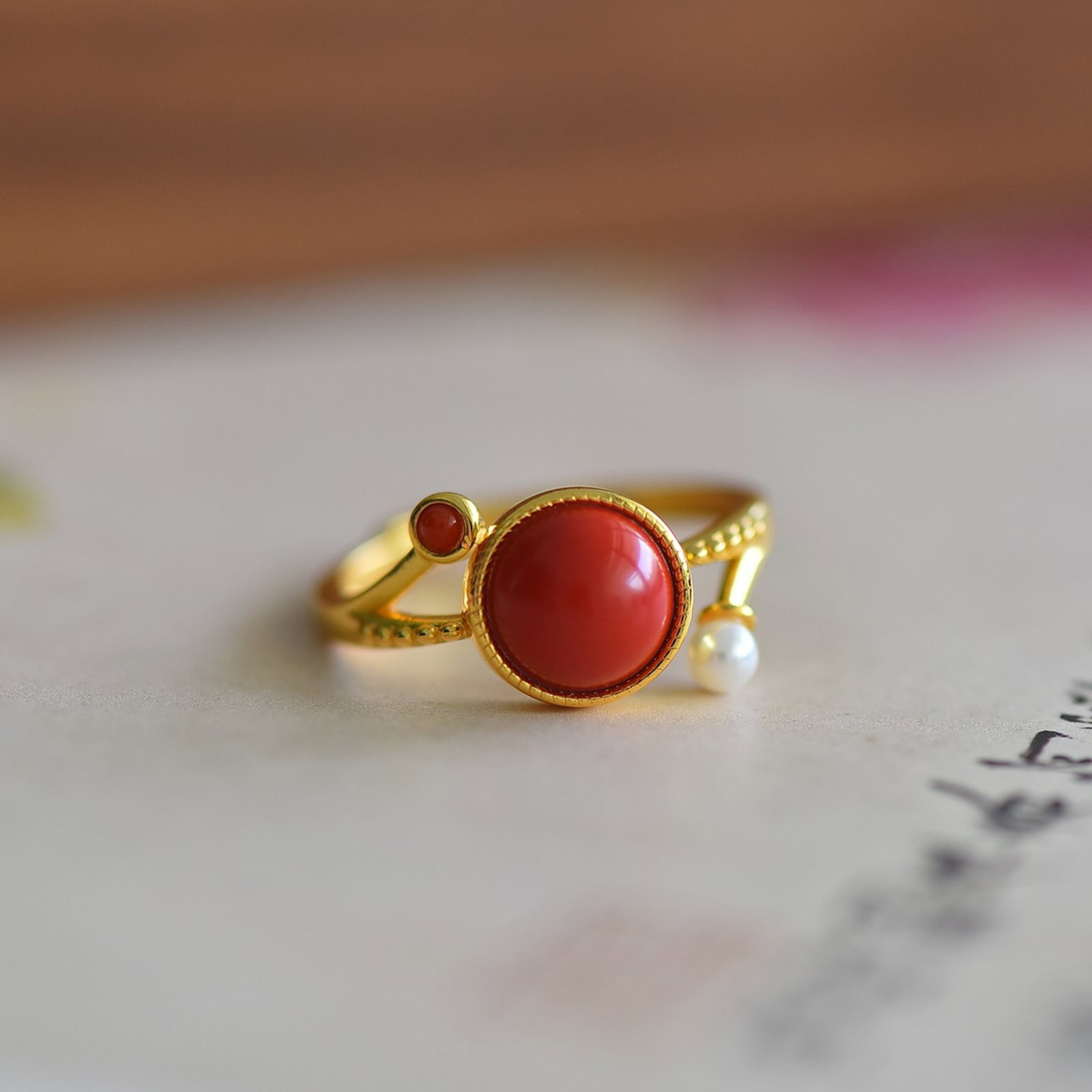 An Exquisite Sterling Silver-Gold Plated Inlaid Cinnabar Ring: An Exquisite Sterling Silver-Gold Plated Inlaid Cinnabar Ring,Size:8mmx8mm 寓意:圆圆满满 纯银镀金镶朱砂戒指